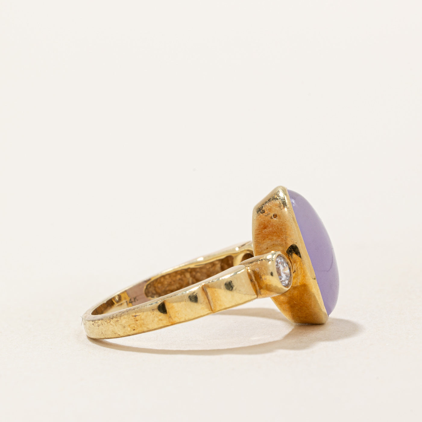 Bague cocktail en jade lavande et diamants | 3,70 ct, 0,20 ct au total | Taille 5 |