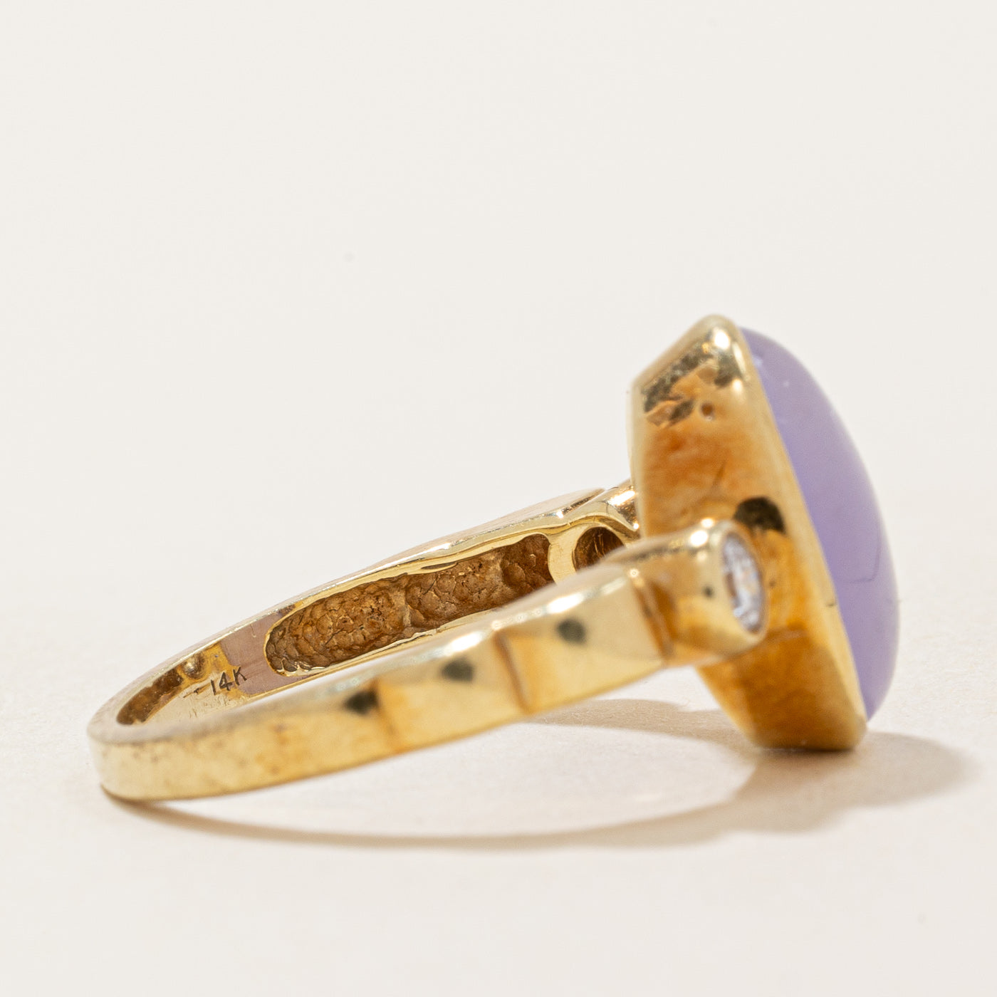 Bague cocktail en jade lavande et diamants | 3,70 ct, 0,20 ct au total | Taille 5 |