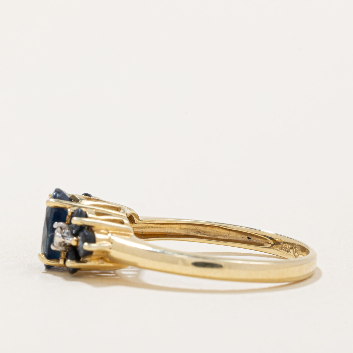 Bague cocktail saphir et diamants | 1,36 ct, 0,05 ct | Taille 6 |