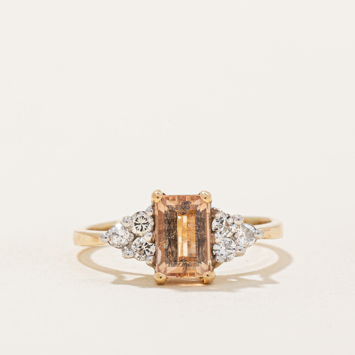 Bague en topaze pêche et diamants | 1,10 ct, 0,21 ct au total | Taille 6,75 |