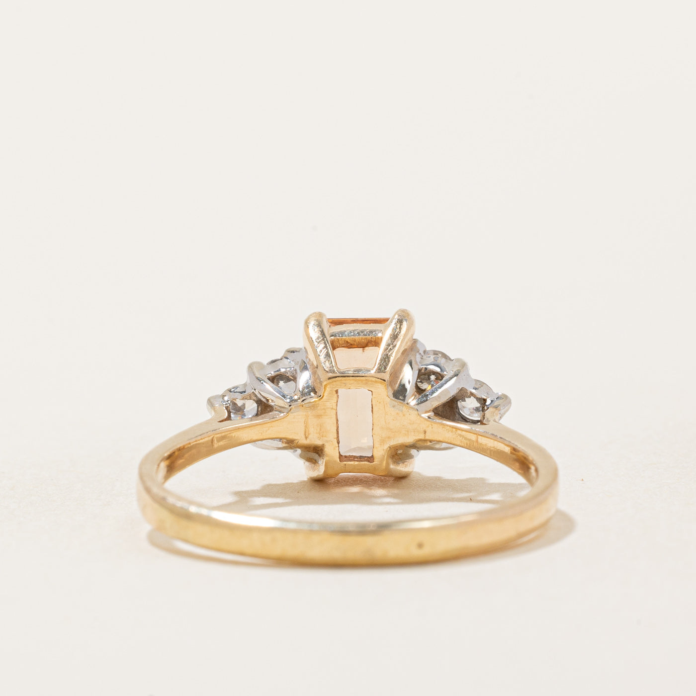 Bague en topaze pêche et diamants | 1,10 ct, 0,21 ct au total | Taille 6,75 |