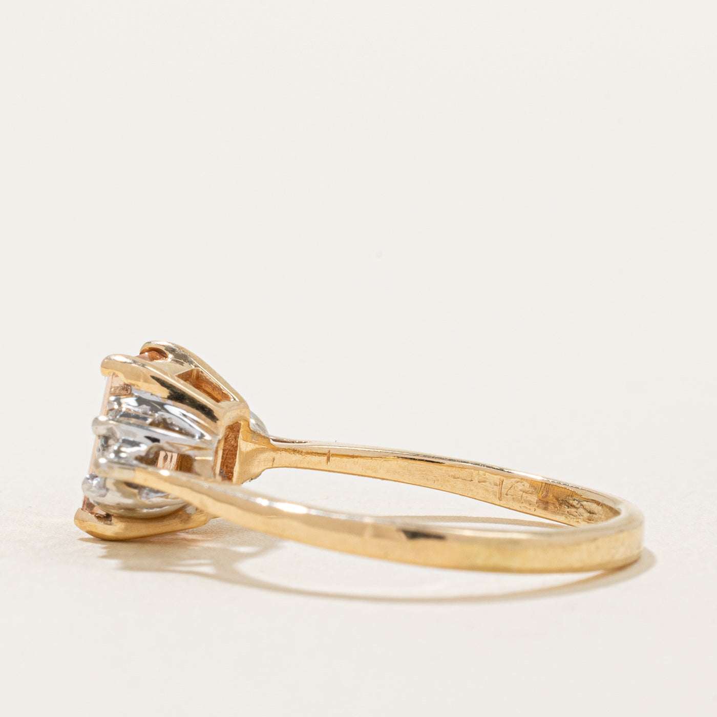 Bague en topaze pêche et diamants | 1,10 ct, 0,21 ct au total | Taille 6,75 |