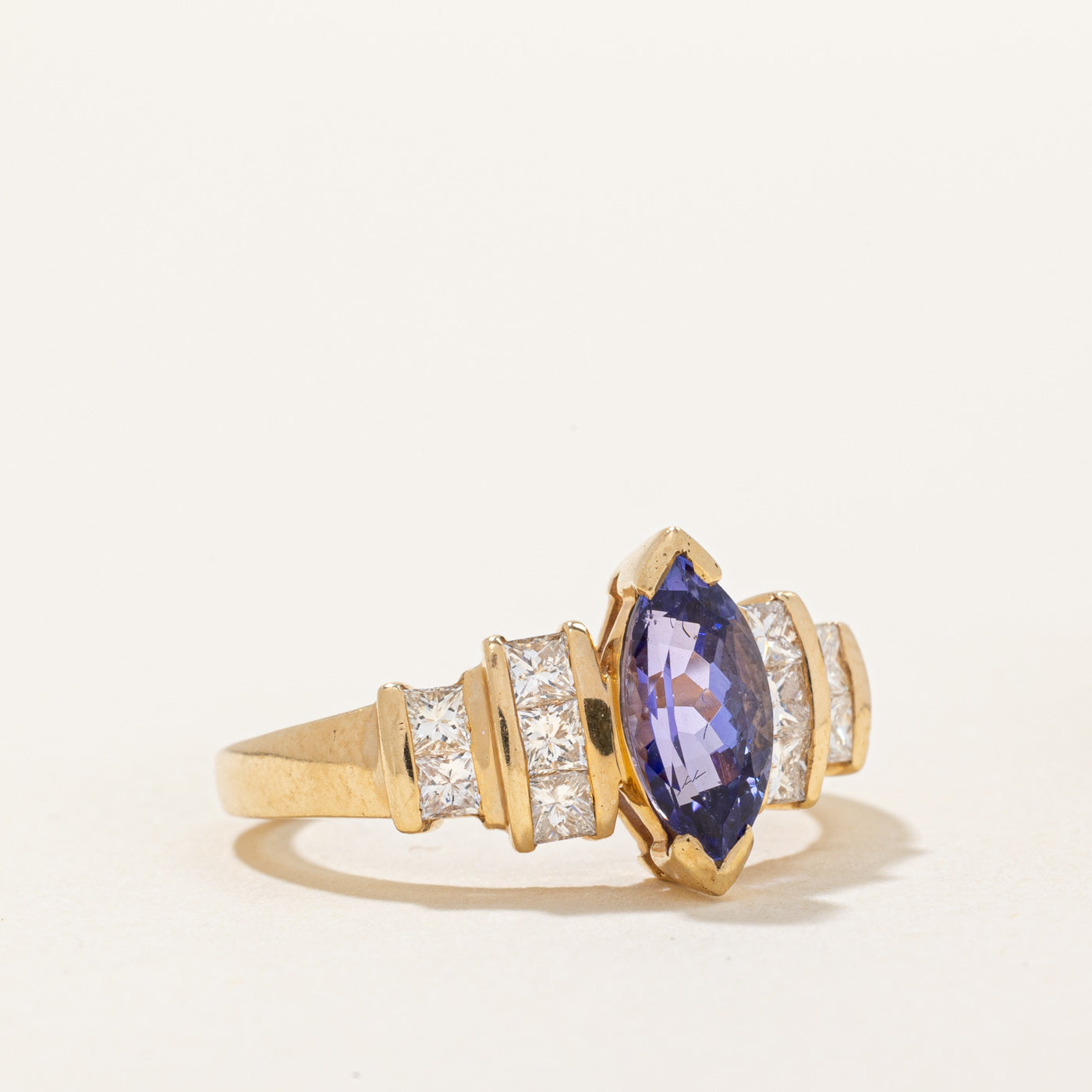 Bague cocktail en tanzanite et diamants | 1,10 ct, 0,60 ct au total | Taille 6,75 |