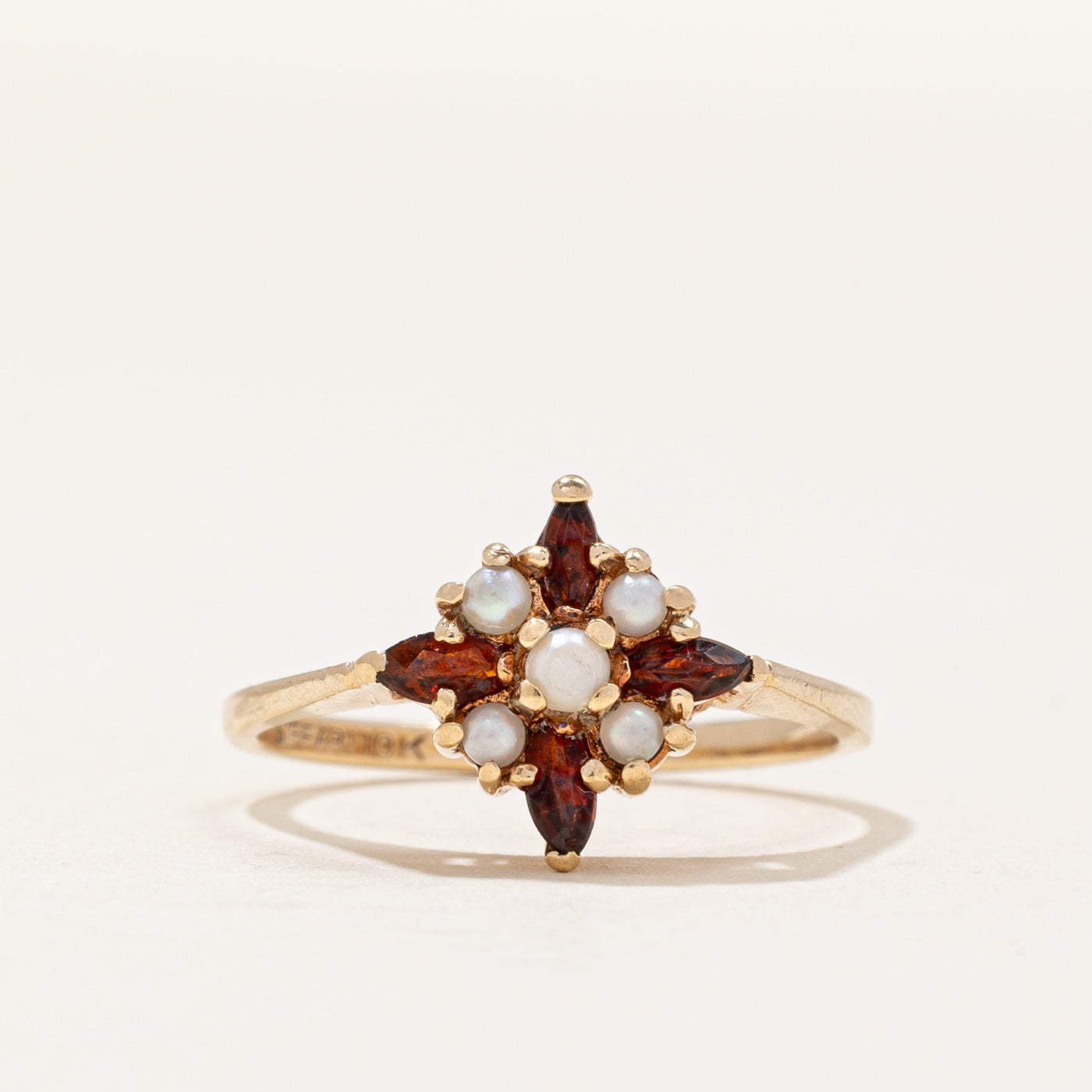 Bague cocktail Grenat et Perle | 0,24 ct | Taille 6,75 |