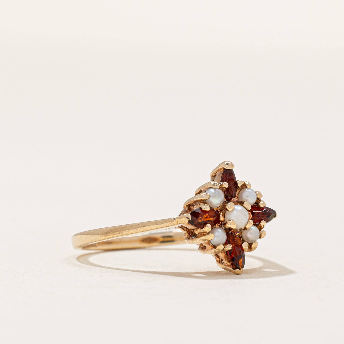 Bague cocktail Grenat et Perle | 0,24 ct | Taille 6,75 |