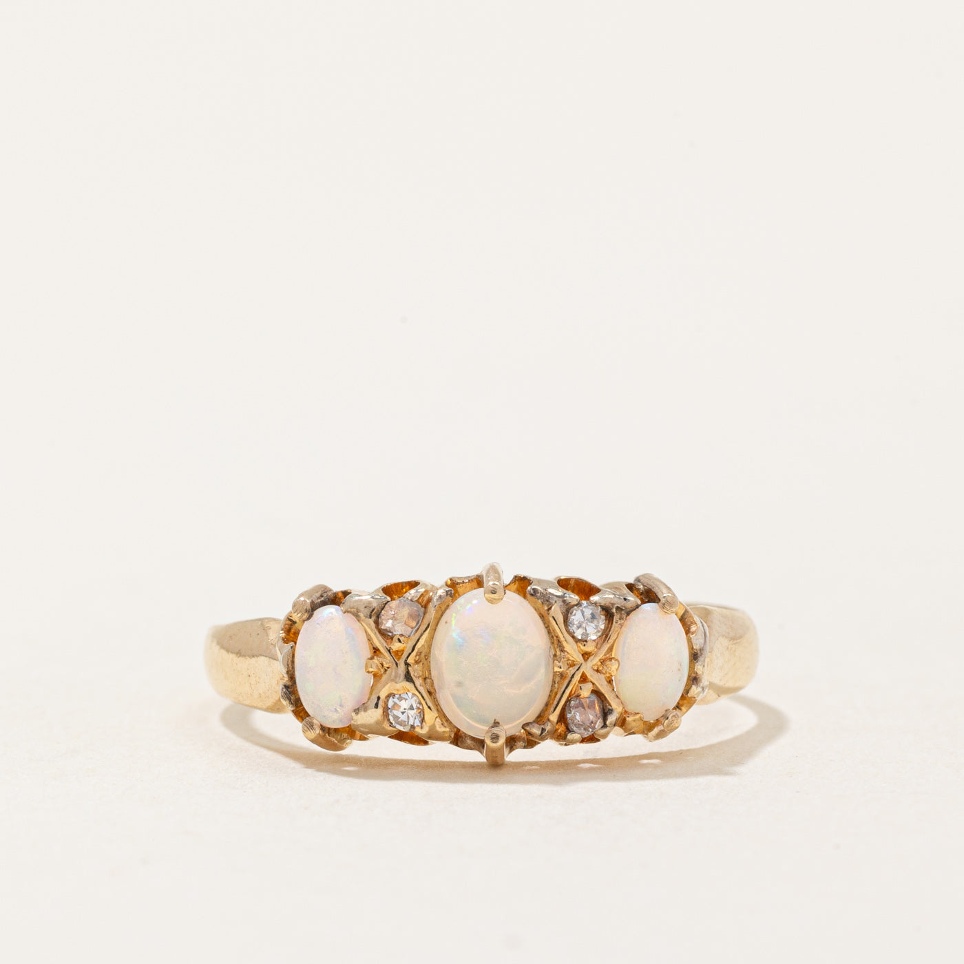 Bague Chester en opale et diamants | 0,38 ct, 0,04 ct | Taille 7 |