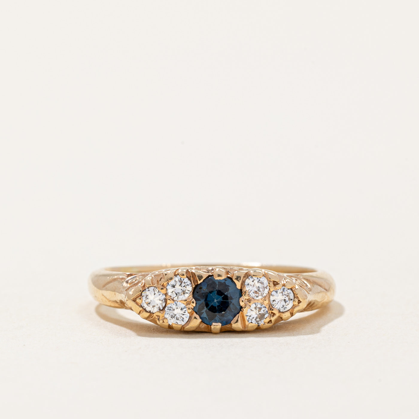 Bague saphir et diamants | 0,23 ct, 0,15 ct au total | Taille 5,5 |