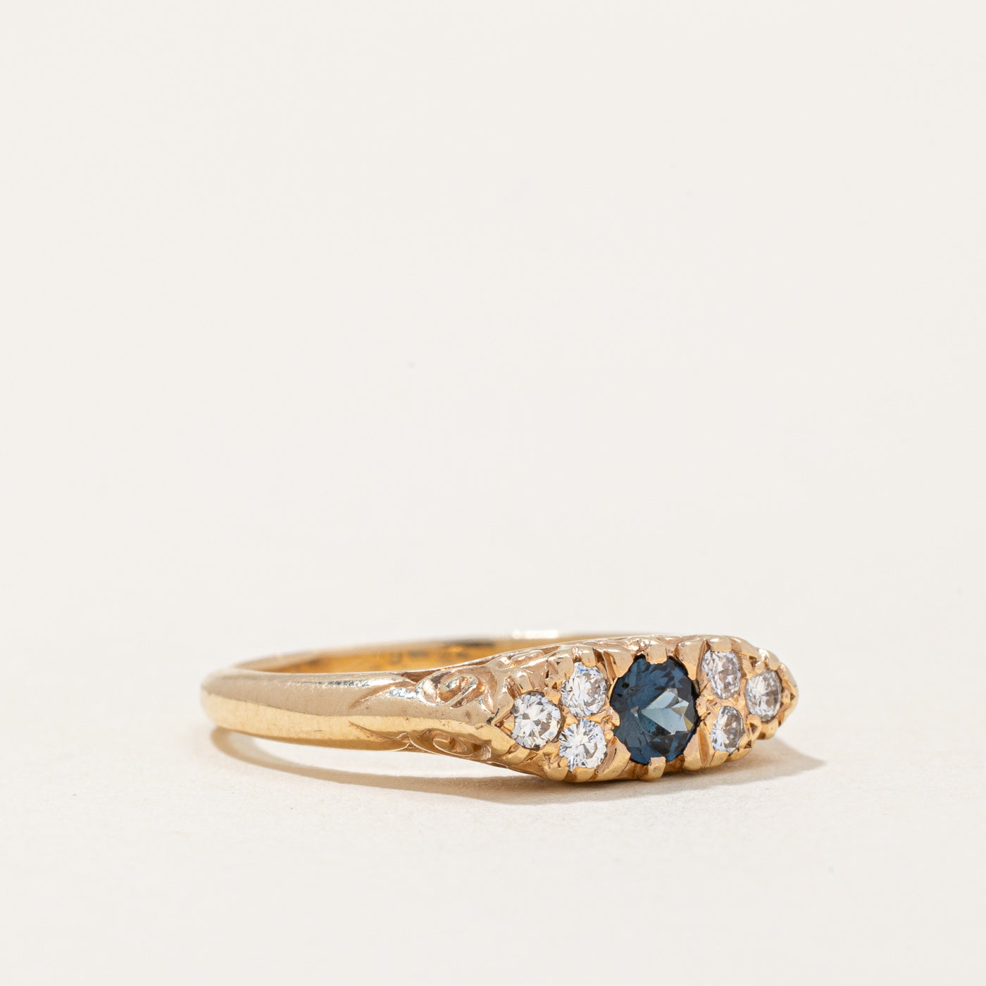 Bague saphir et diamants | 0,23 ct, 0,15 ct au total | Taille 5,5 |