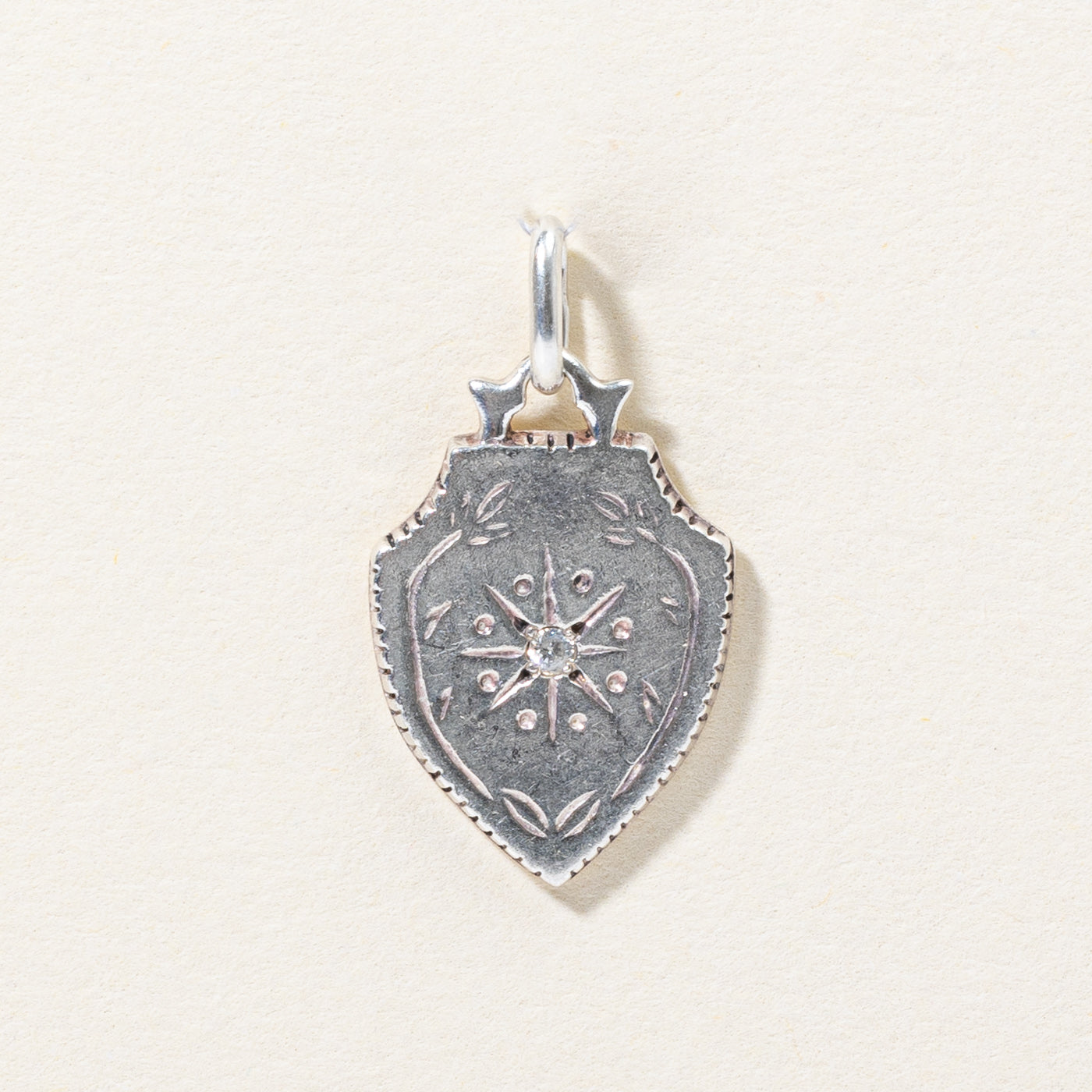 Breloque Bouclier en Diamant | 0,01 ct |