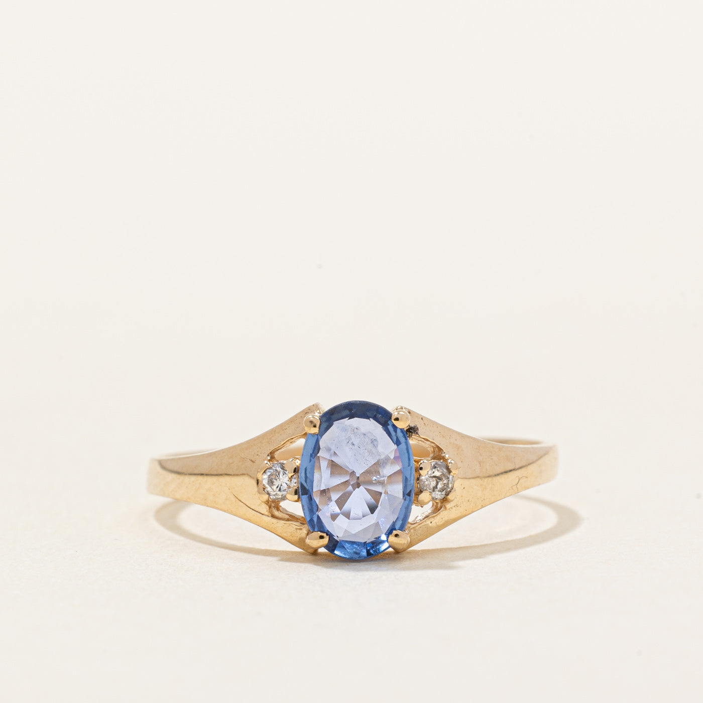 Bague saphir et diamants | 0,55 ct, 0,04 ct au total | Taille 7,25 |