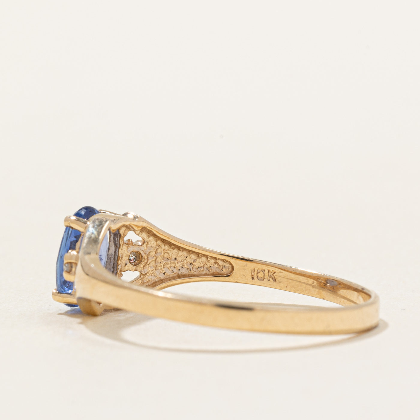 Bague saphir et diamants | 0,55 ct, 0,04 ct au total | Taille 7,25 |