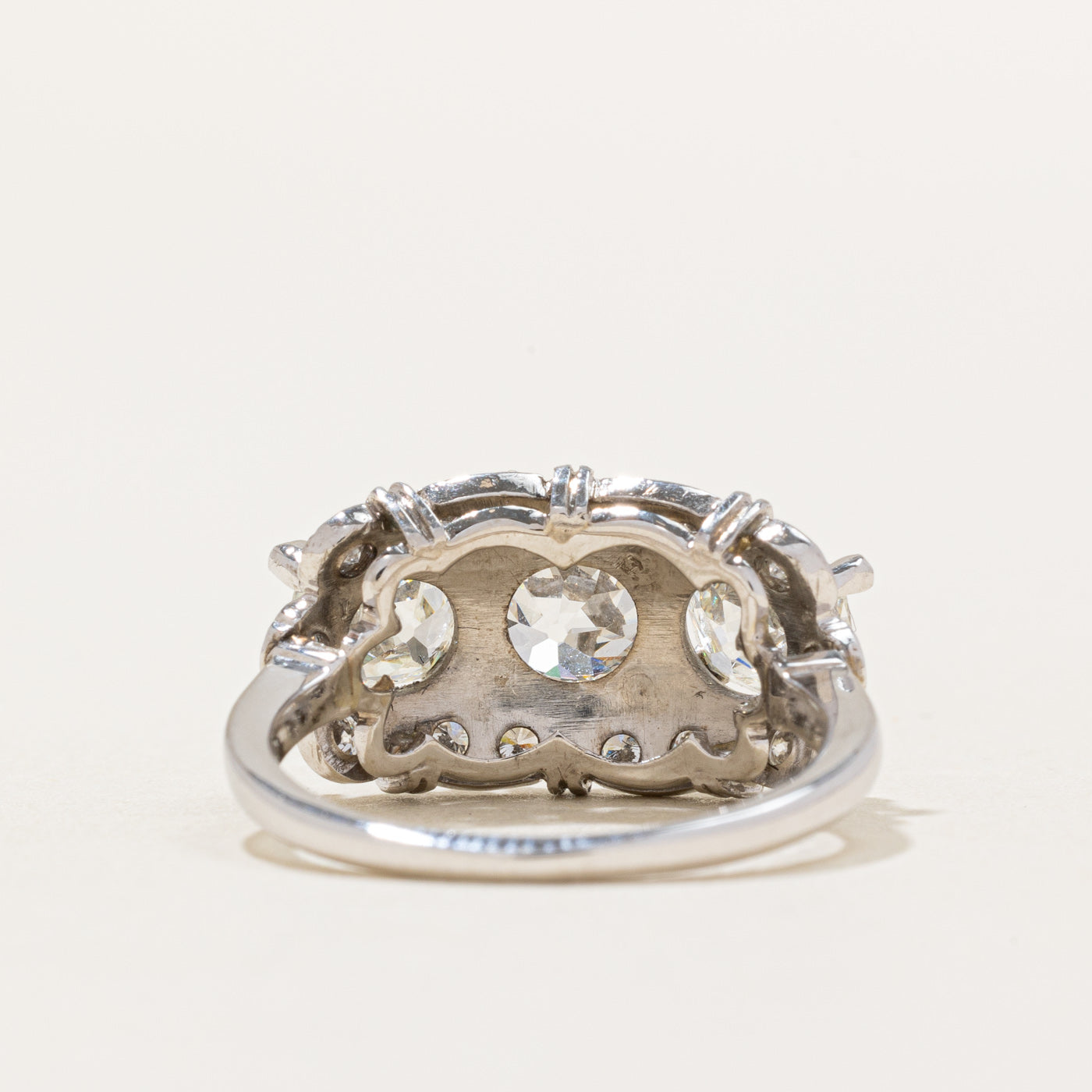 Bague de fiançailles trois diamants anciens européens | 2,95 ct au total | Taille 6,5 |
