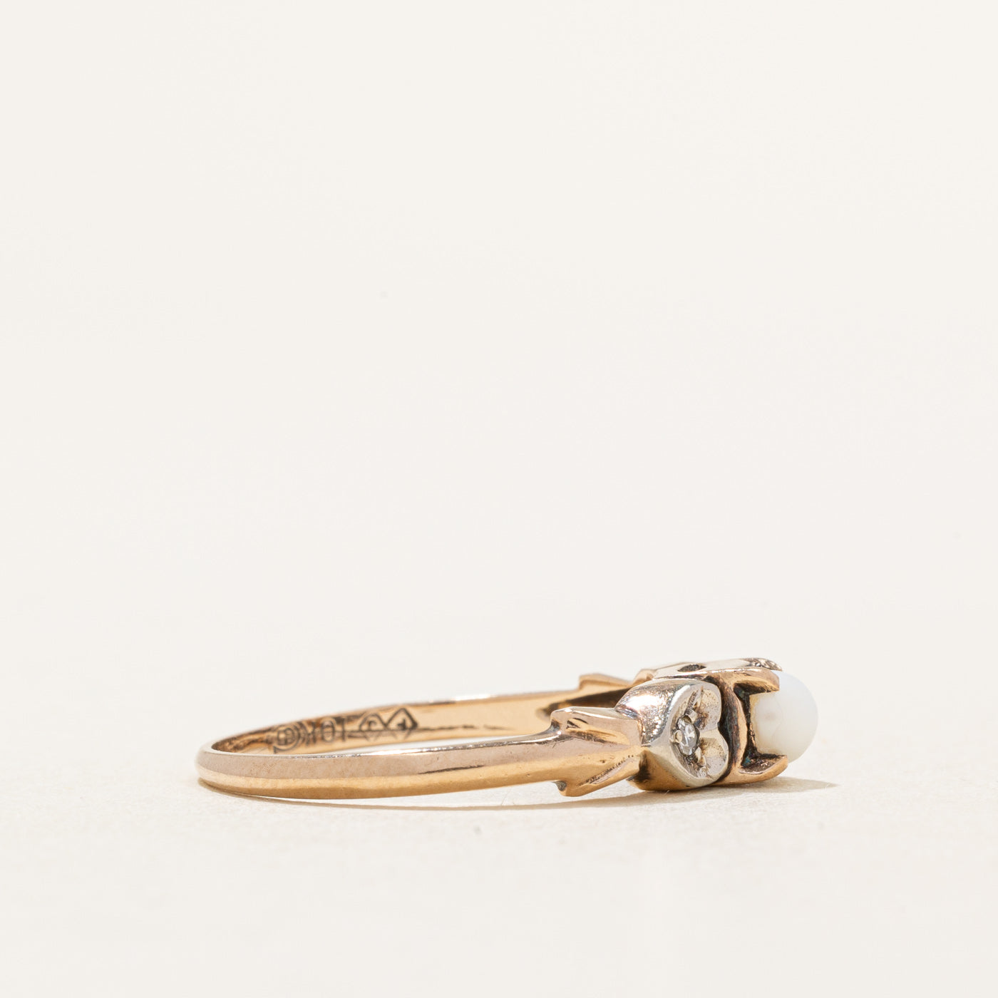 Vintage Canadian Pearl & Diamond Ring | 0.02ctw | SZ 6 |
