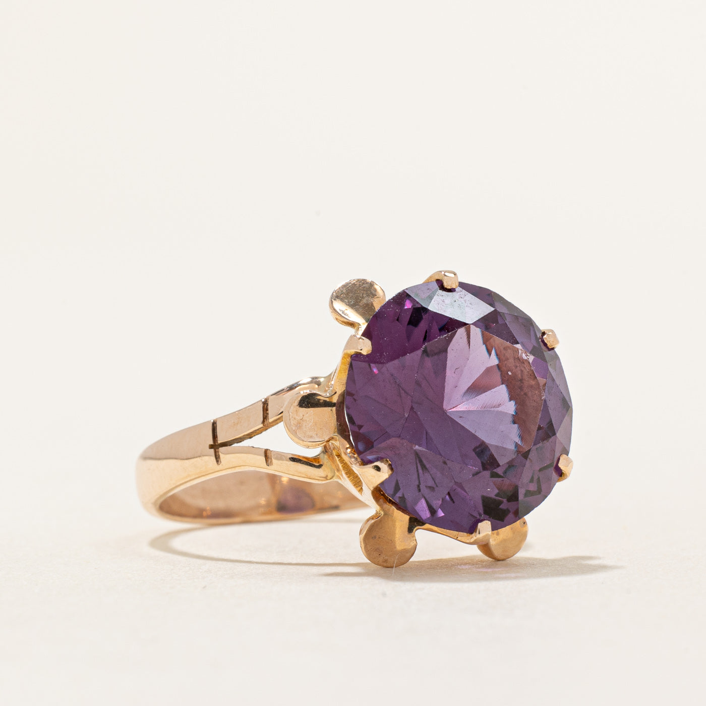 Synthetic Colour Change Sapphire | 9.50ct | SZ 7 |