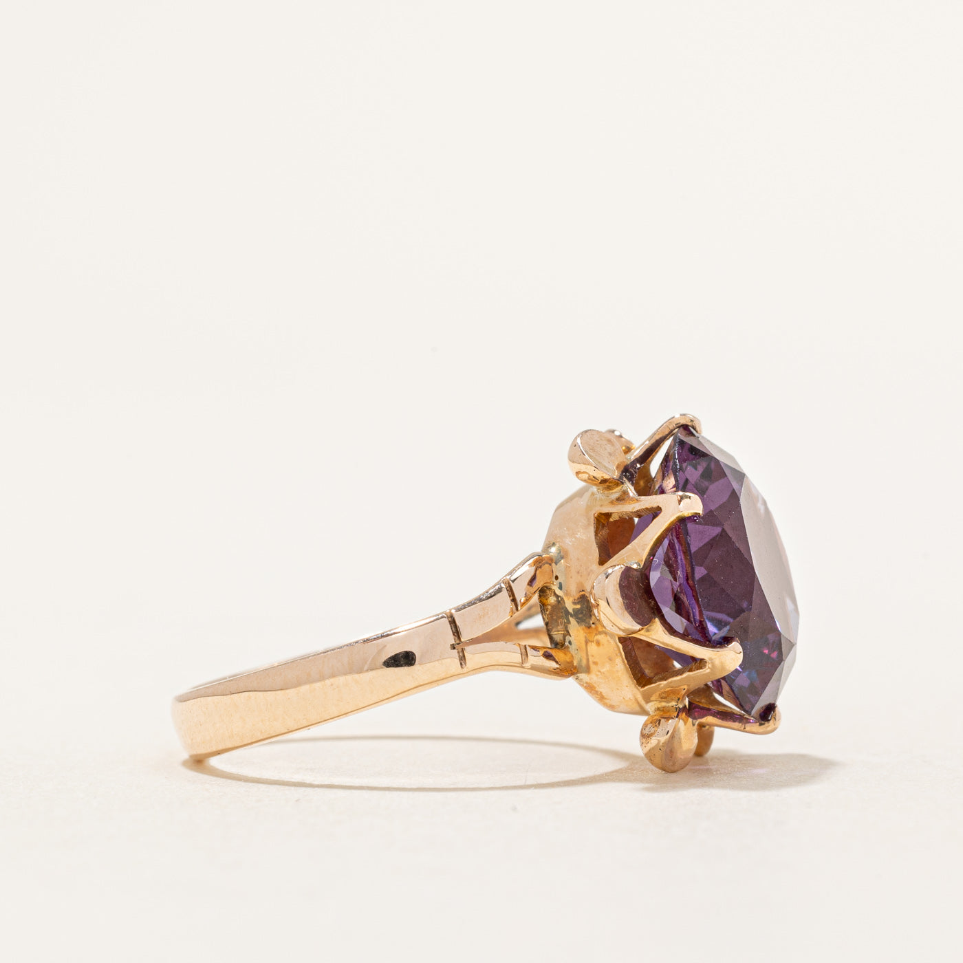 Synthetic Colour Change Sapphire | 9.50ct | SZ 7 |