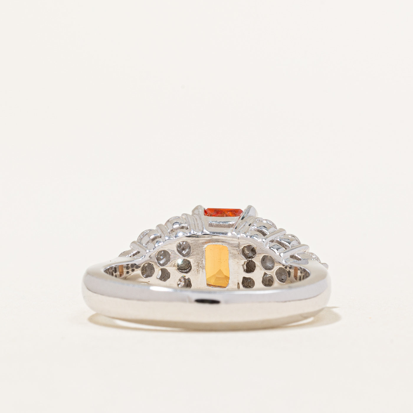 Bague cocktail saphir orange et diamants | 1,96 ct, 0,60 ct au total | Taille 6,25 |