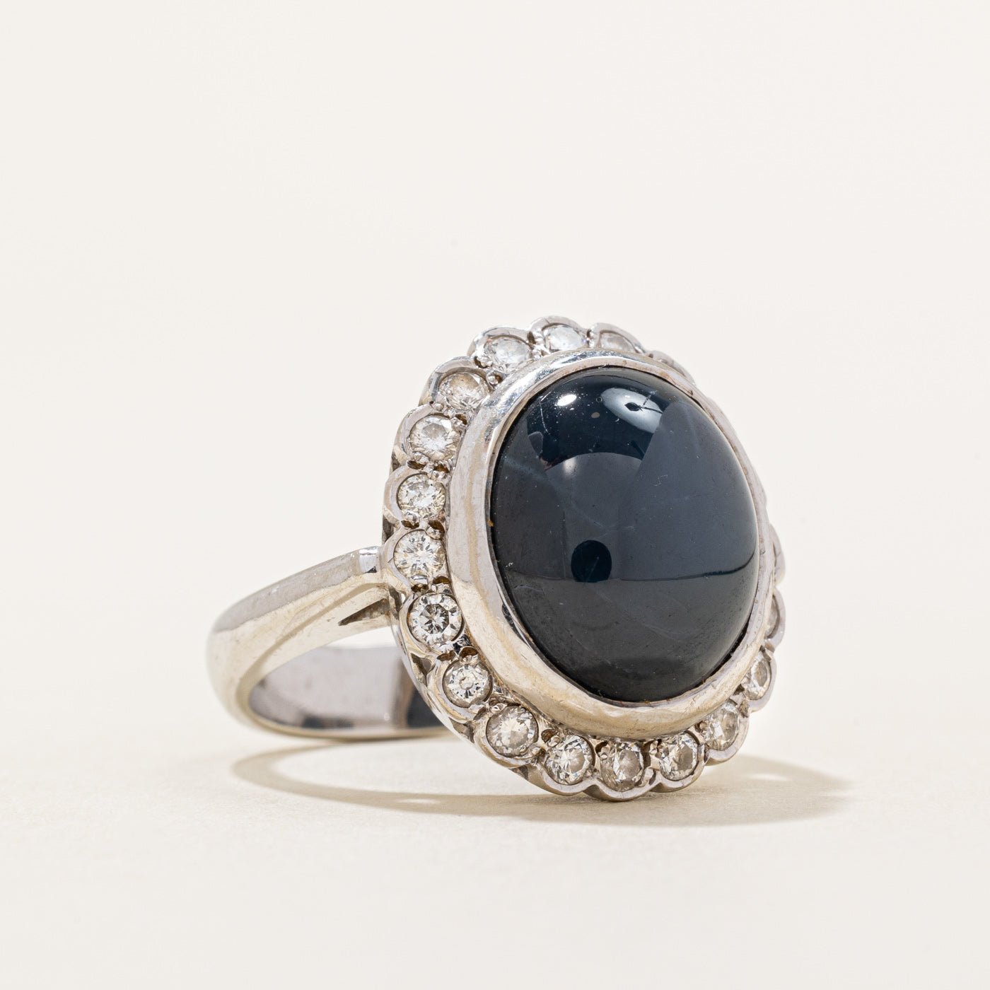Bague cocktail halo saphir étoilé et diamants | 8,93 ct, 0,60 ct au total | Taille 6,5 |