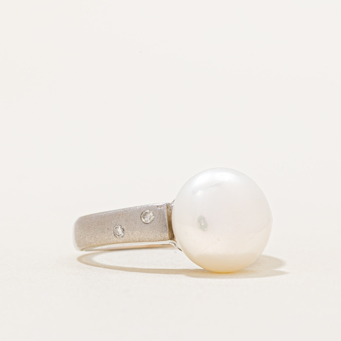 Fresh Water Pearl & Diamond Ring | 0.06ctw | SZ 5.75 |