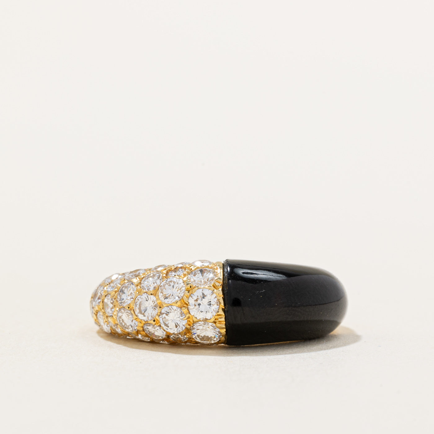 Bague Bombe Vintage Cartier en Diamants et Onyx | 4,00 ct, 1,00 ct au total | Taille 5,75 |