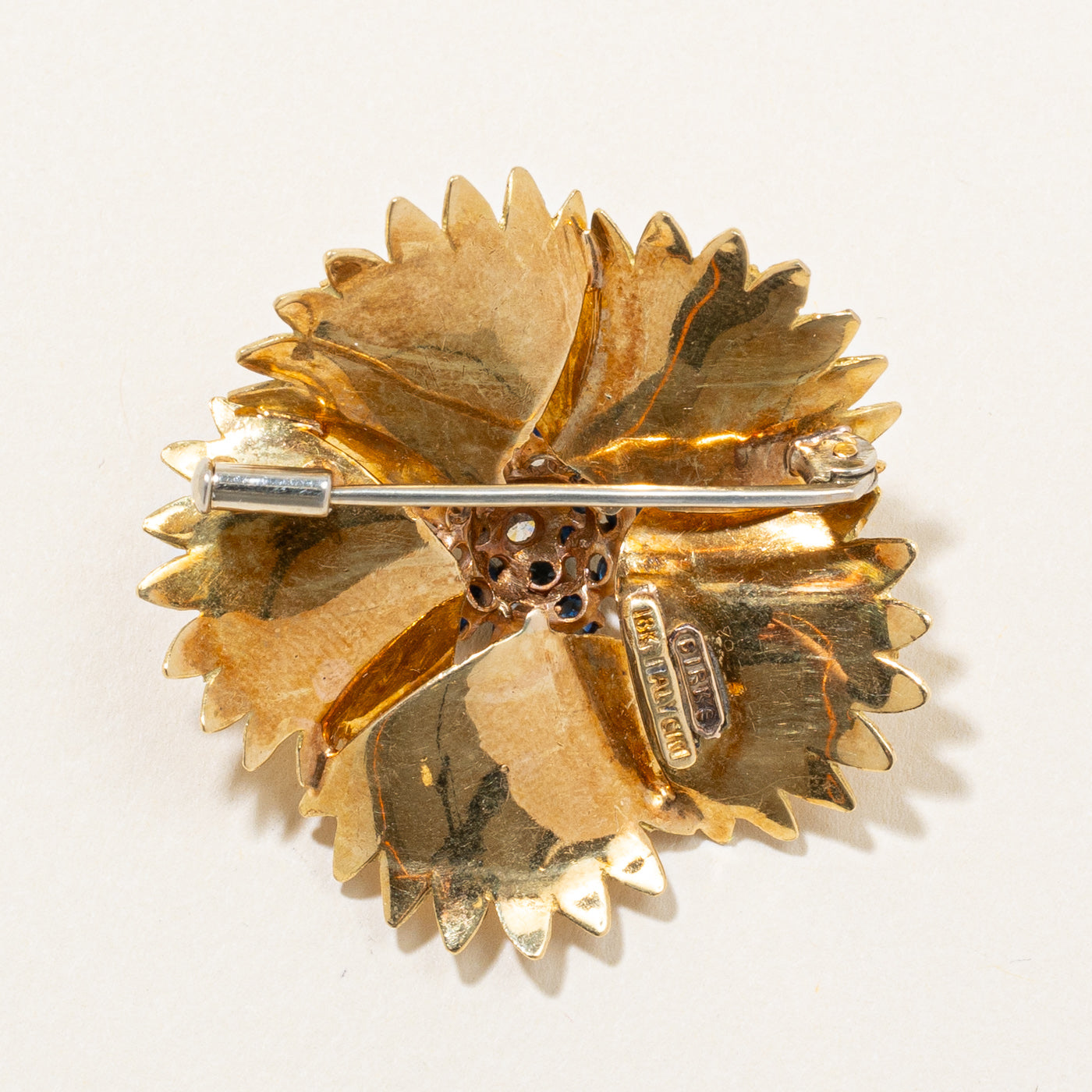 Broche fleur en saphir italien et diamants Birks | 0,75 ct au total, 0,12 ct |