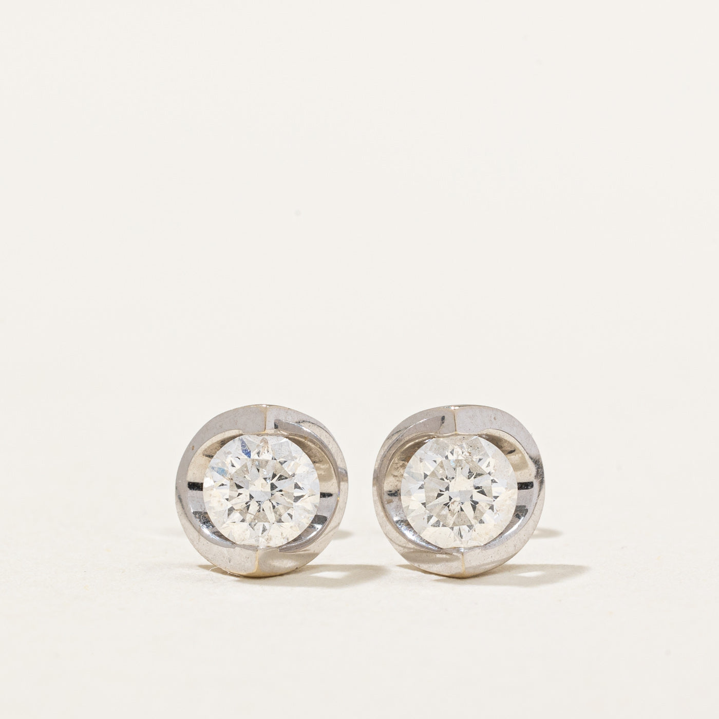 Boucles d'oreilles puces en diamant serties tension | 0,66 ct |