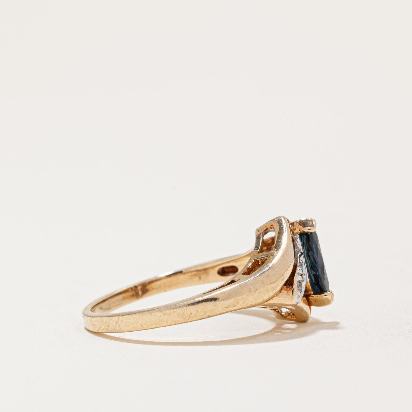 Bague cocktail saphir et diamants | 0,30 ct, 0,02 ct au total | Taille 5 |