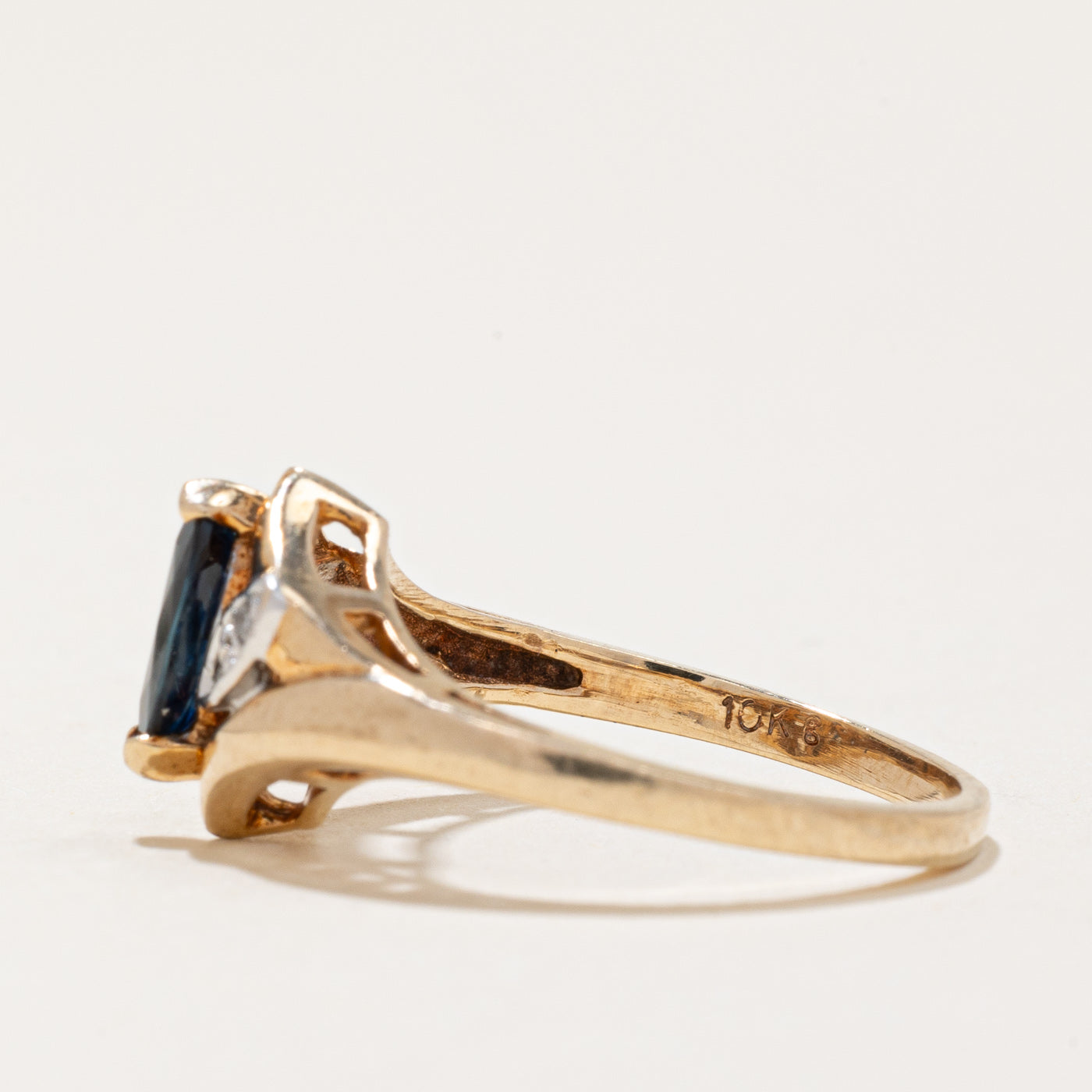 Bague cocktail saphir et diamants | 0,30 ct, 0,02 ct au total | Taille 5 |