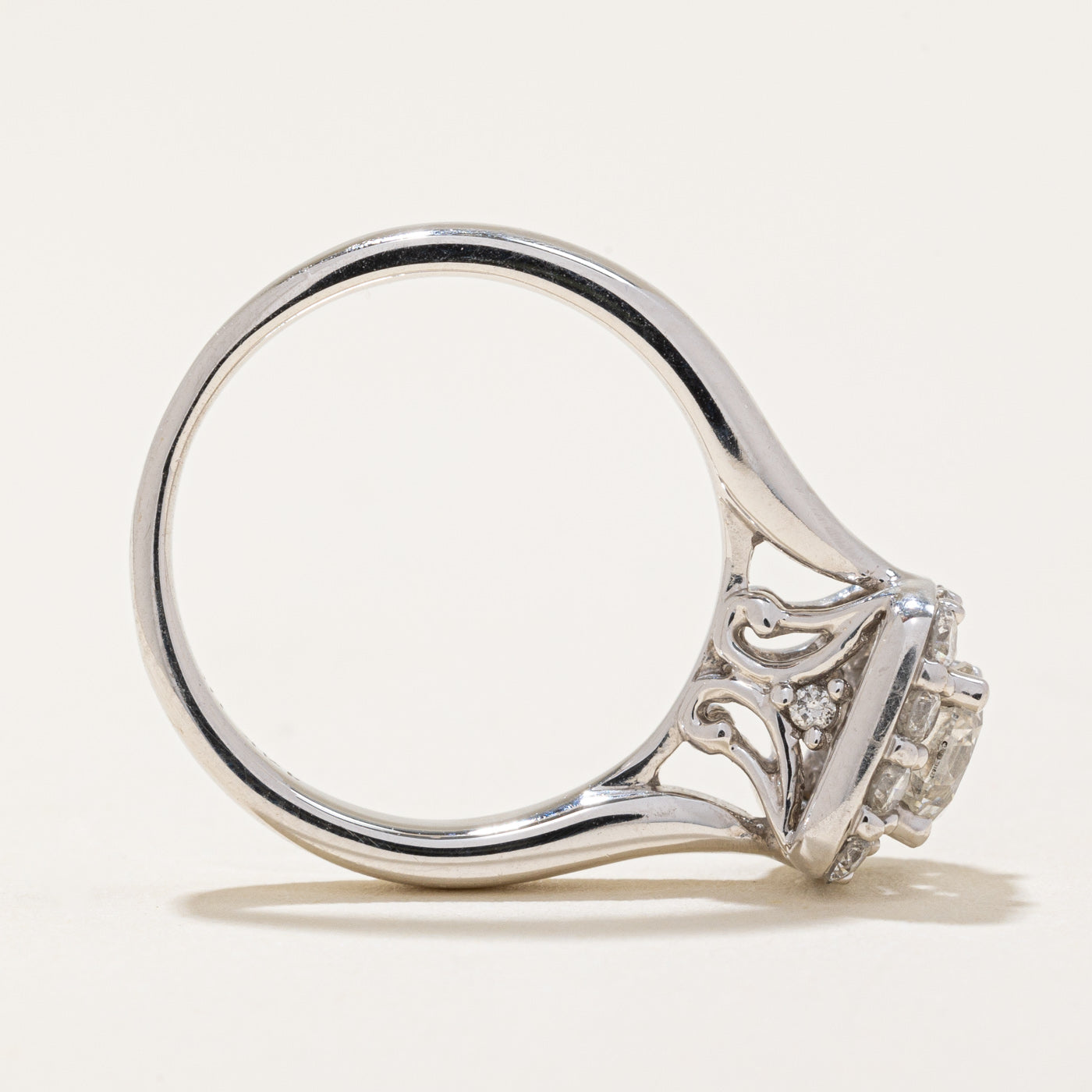 Diamond Halo Engagement Ring | 0.86ctw | SZ 4.25 |