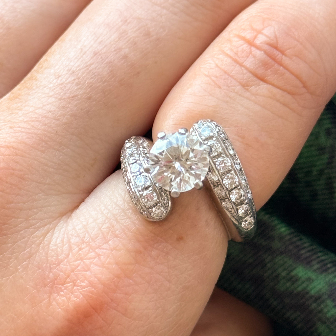 2ct+ GIA-graded Natural Diamond Engagement Ring | GIA 2.01ct H VS2 | 0.84ctw | SZ 5.25 |