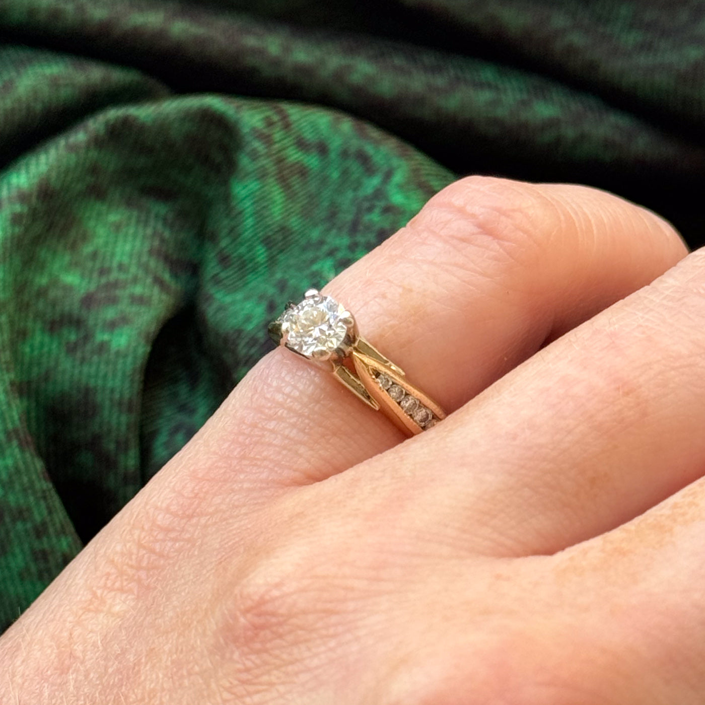 Bague de fiançailles en diamant canadien | 0,57 ct VS2 H | Taille 3 |