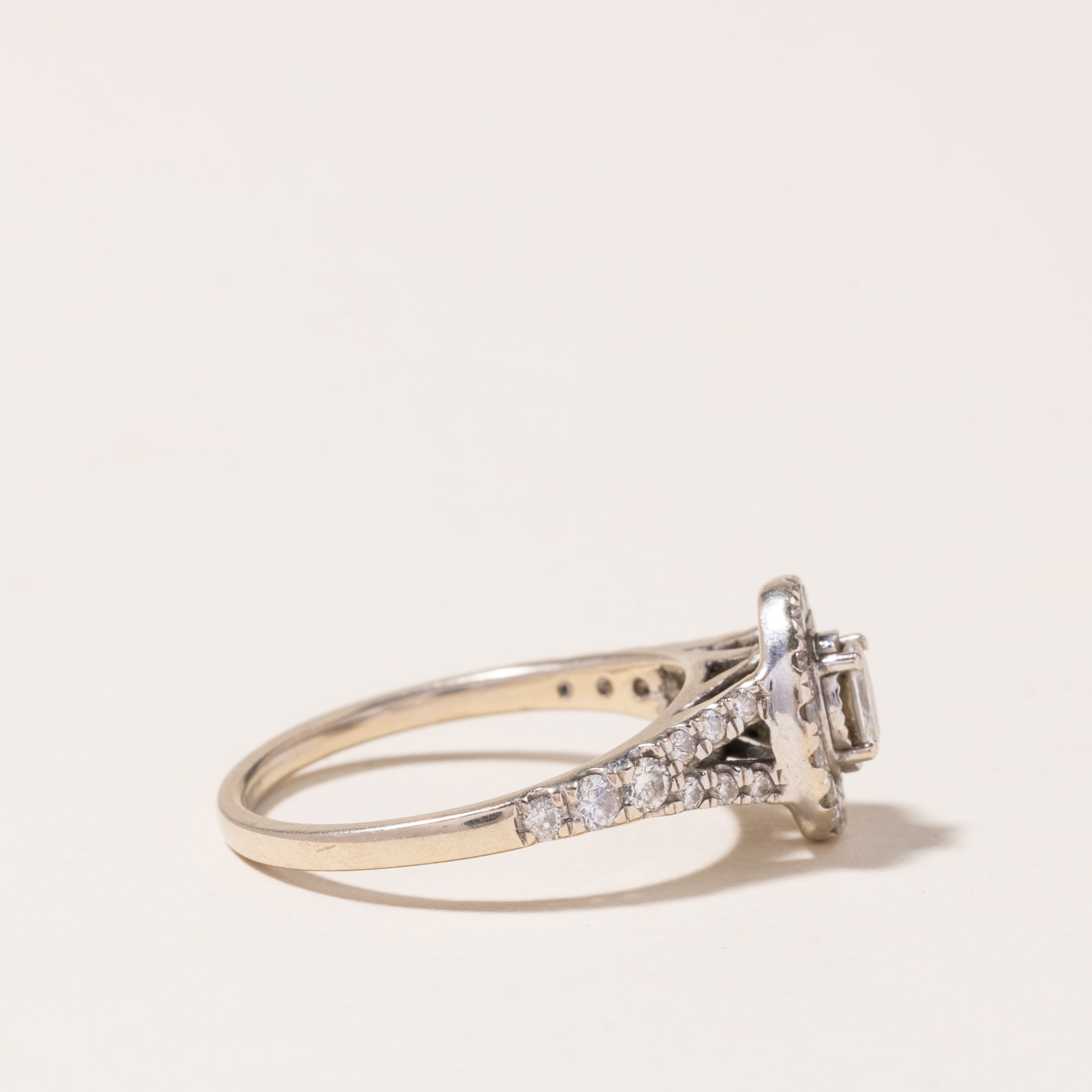 Bague de fiançailles en or blanc 14 carats avec halo de diamants | 0,69 ct Taille 7,5 |