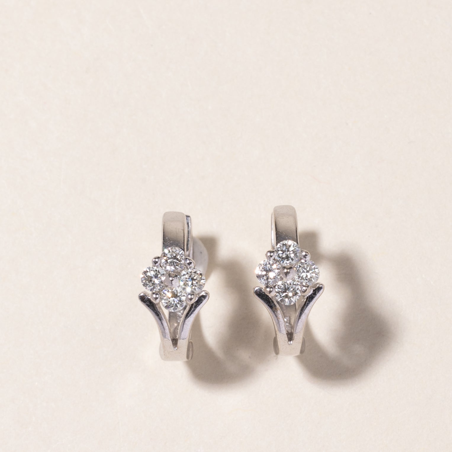 Boucles d'oreilles créoles en or blanc 18 carats serties de diamants | 0,30 ct au total |