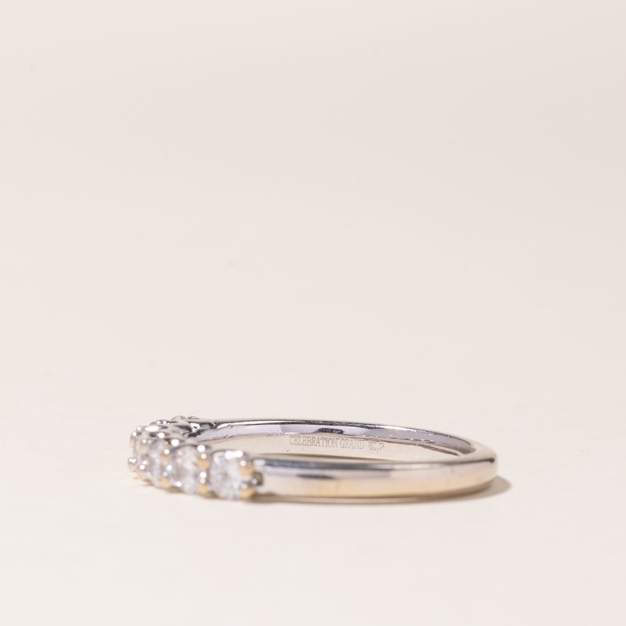 Alliance semi-éternité en or blanc 14 carats sertie de diamants | 0,50 ct au total | Taille 6,25 |