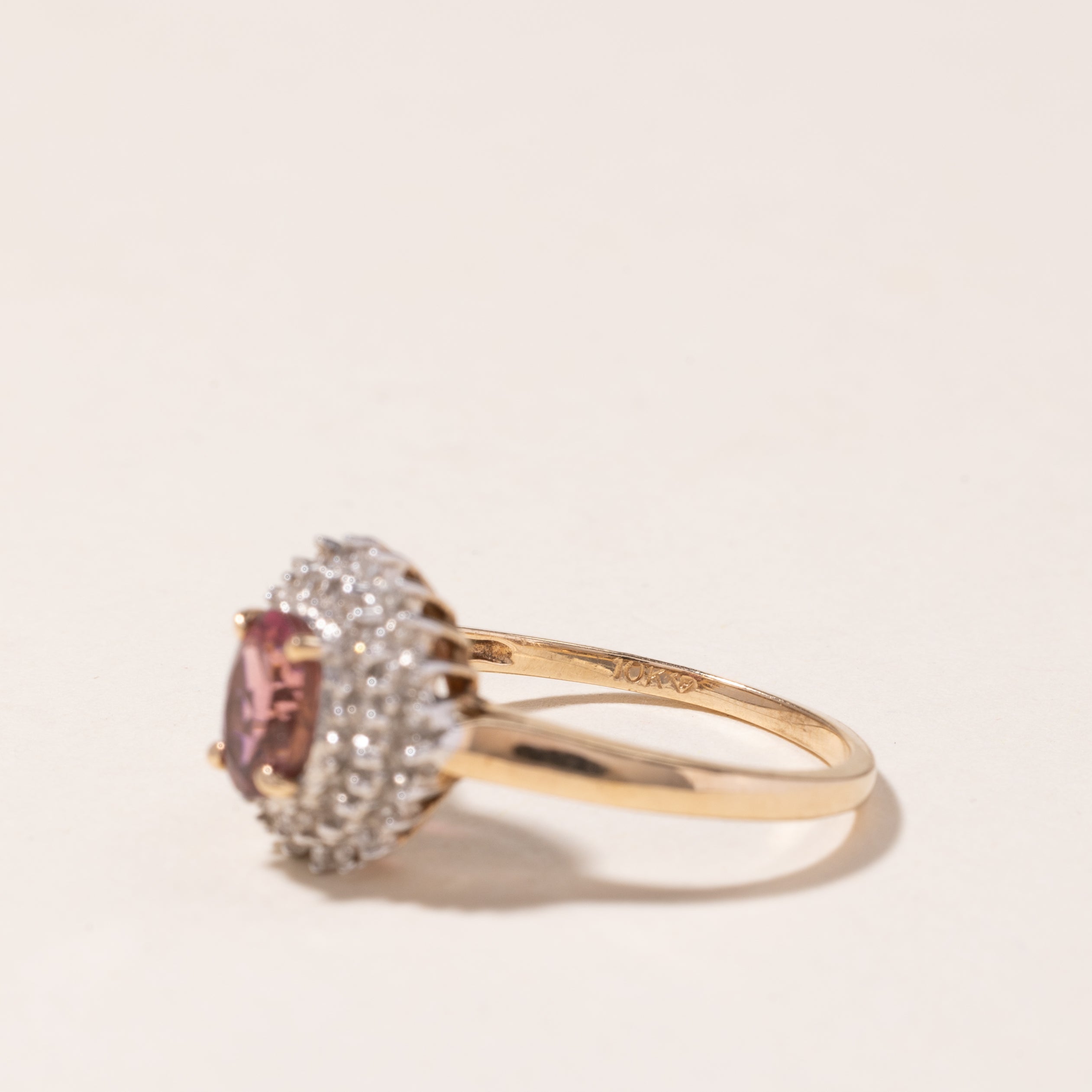 Bague en or jaune 10 carats avec halo de tourmaline rose et diamants | 0,77 ct, 0,18 ct au total | Taille 8