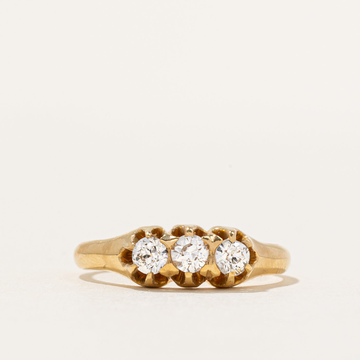 Bague Ryrie victorienne canadienne à trois diamants | 0,35 ct au total | Taille 6,5 |