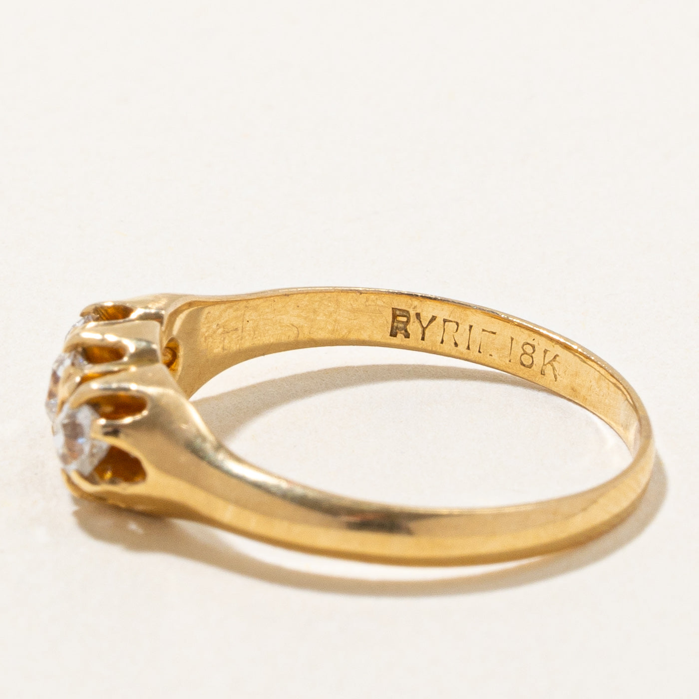 Bague Ryrie victorienne canadienne à trois diamants | 0,35 ct au total | Taille 6,5 |