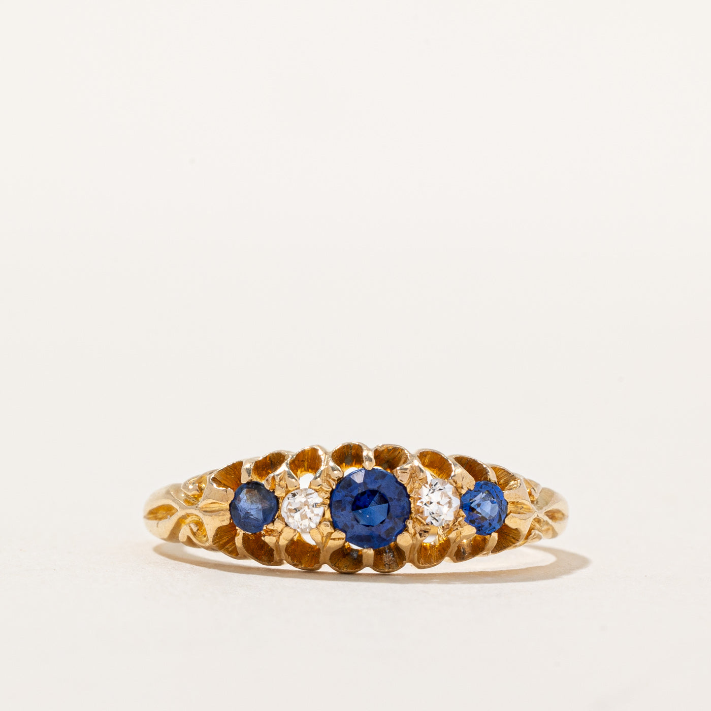 Bague victorienne en saphir et diamants taille suisse | 0,54 ct, 0,09 ct | Taille 8 |