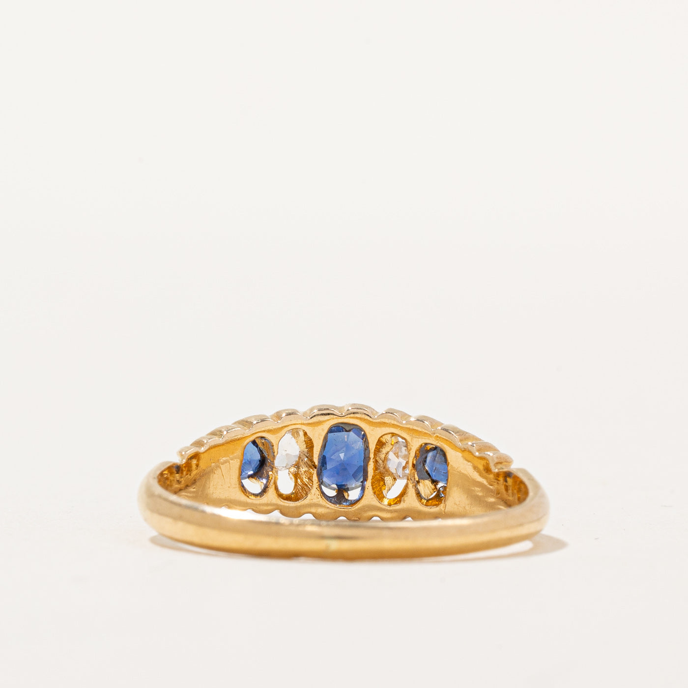 Bague victorienne en saphir et diamants taille suisse | 0,54 ct, 0,09 ct | Taille 8 |