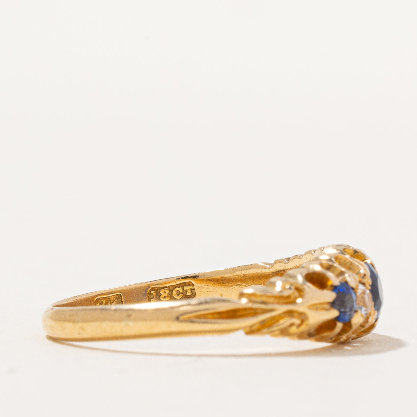 Bague victorienne en saphir et diamants taille suisse | 0,54 ct, 0,09 ct | Taille 8 |