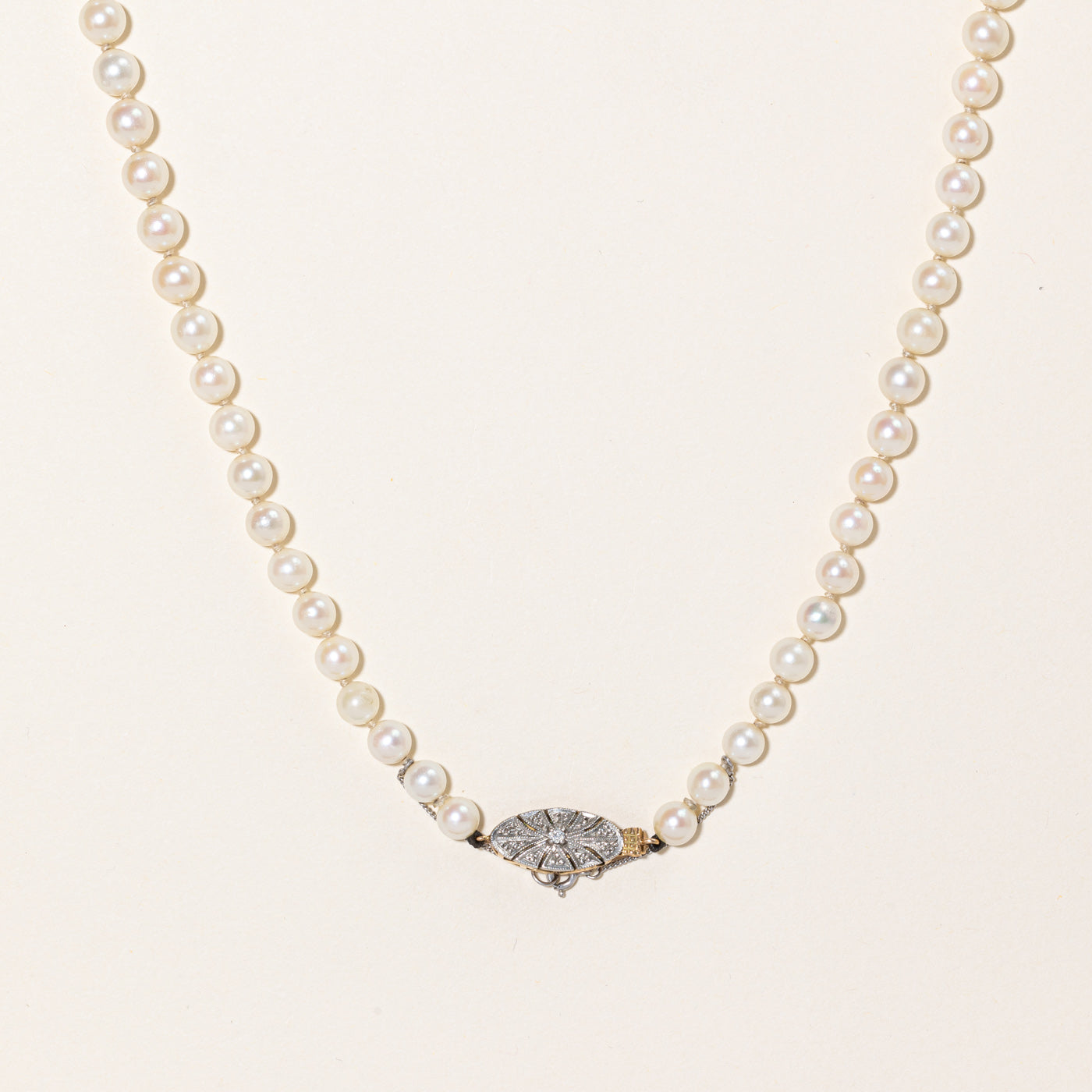 Collier de perles de culture et diamants | 0,03 ct | 51 cm |