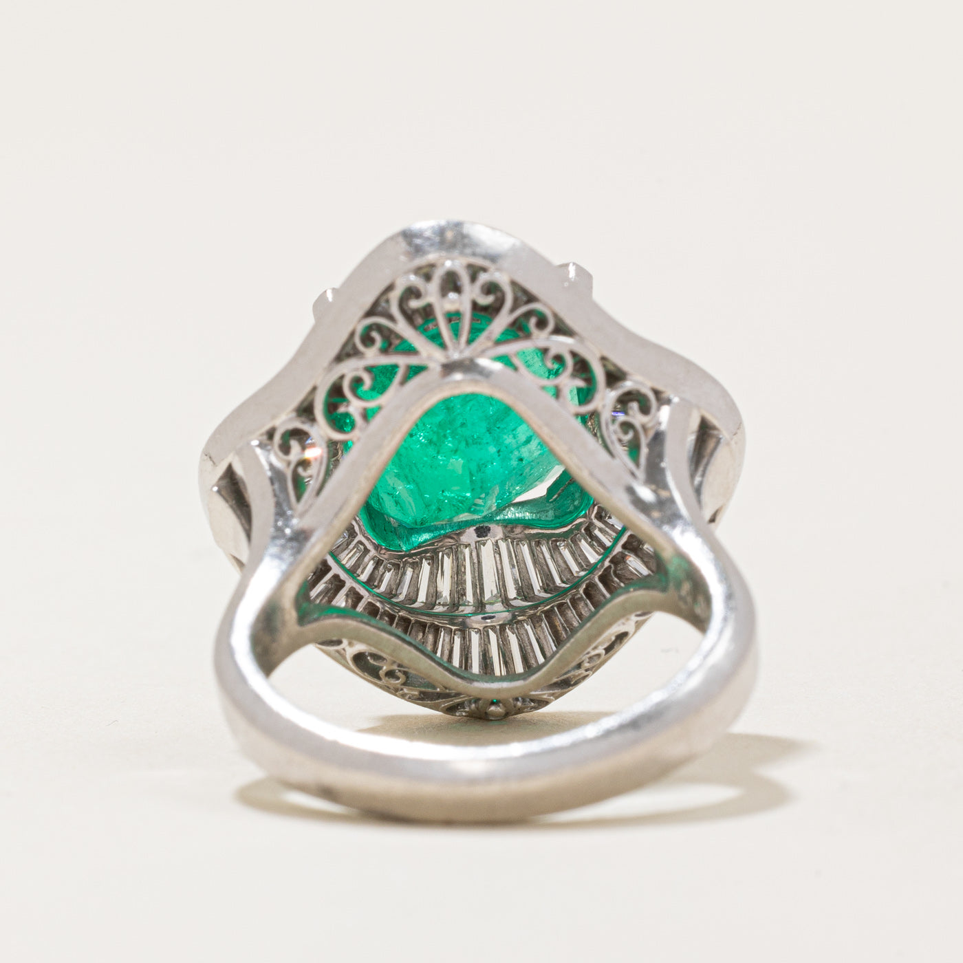 Bague ballerine vintage en émeraude et diamants de 4,95 ct | 4,95 ct, 1,50 ct au total | Taille 4 |