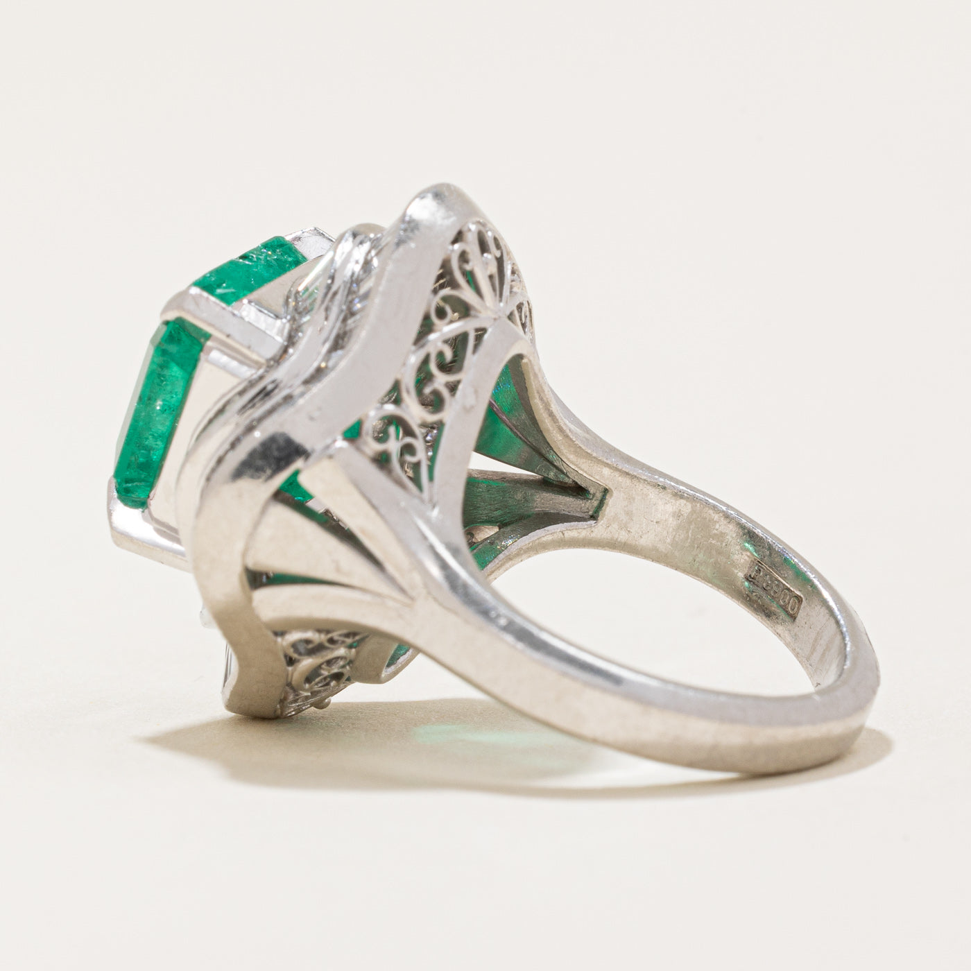 Bague ballerine vintage en émeraude et diamants de 4,95 ct | 4,95 ct, 1,50 ct au total | Taille 4 |