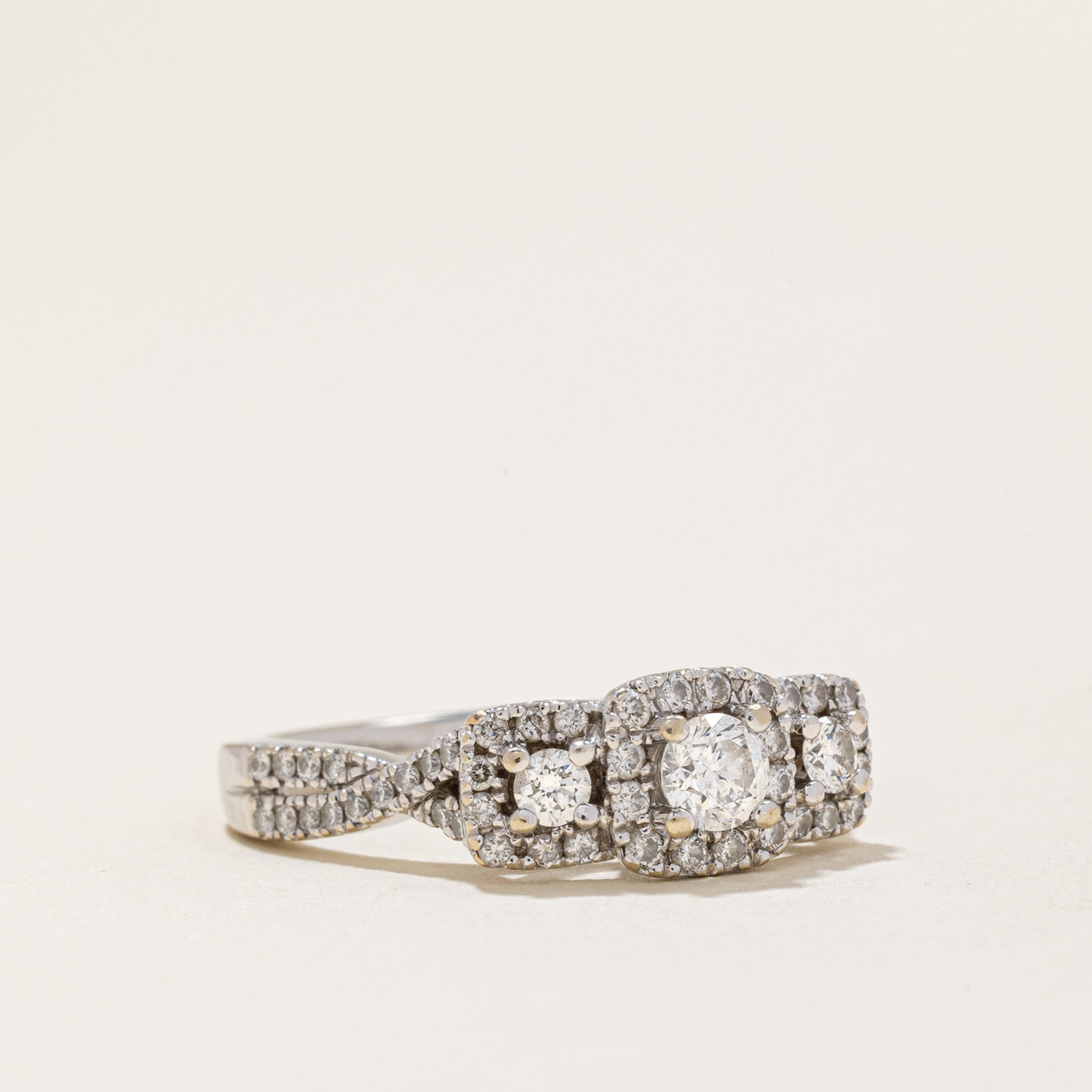 Bague de fiançailles Vera Wang en diamants et saphirs | 0,95 ct, 0,05 ct | Taille 8,25 |