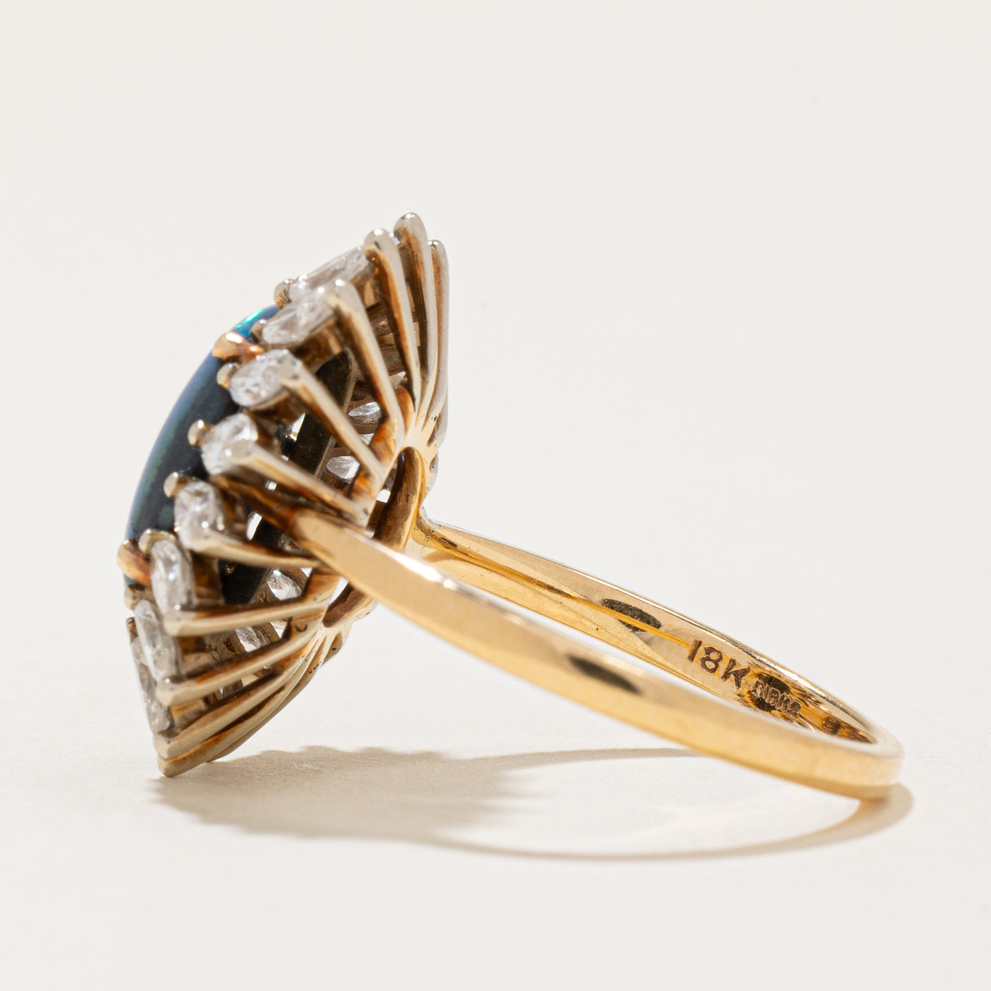 Bague Birks' Boulder Opale et Diamant Halo | 1,80 ct, 1,26 ct au total | Taille 6 |