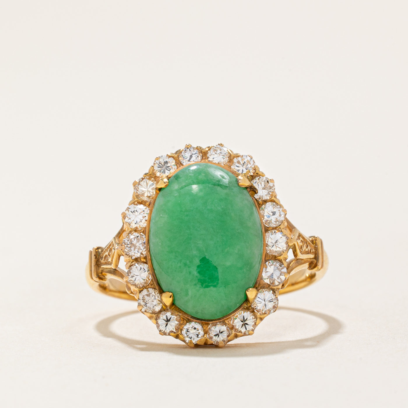 Bague halo en jadéite et diamants | 3,00 ct, 0,65 ct au total | Taille 5,75 |