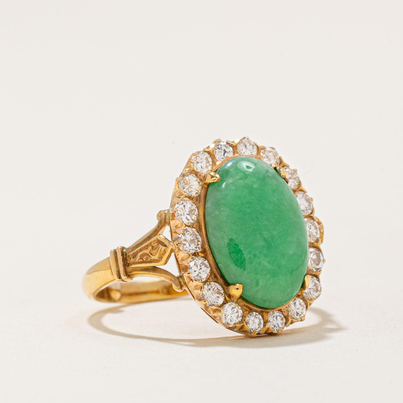 Bague halo en jadéite et diamants | 3,00 ct, 0,65 ct au total | Taille 5,75 |