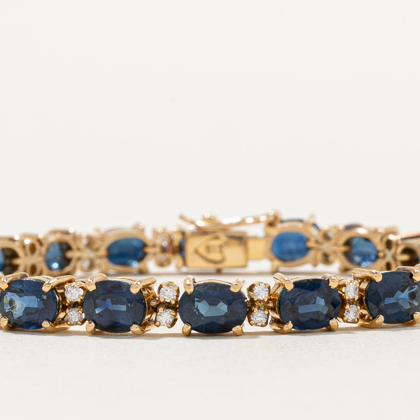 Bracelet tennis saphir et diamants | 8,00 ct, 0,48 ct | 15 cm |