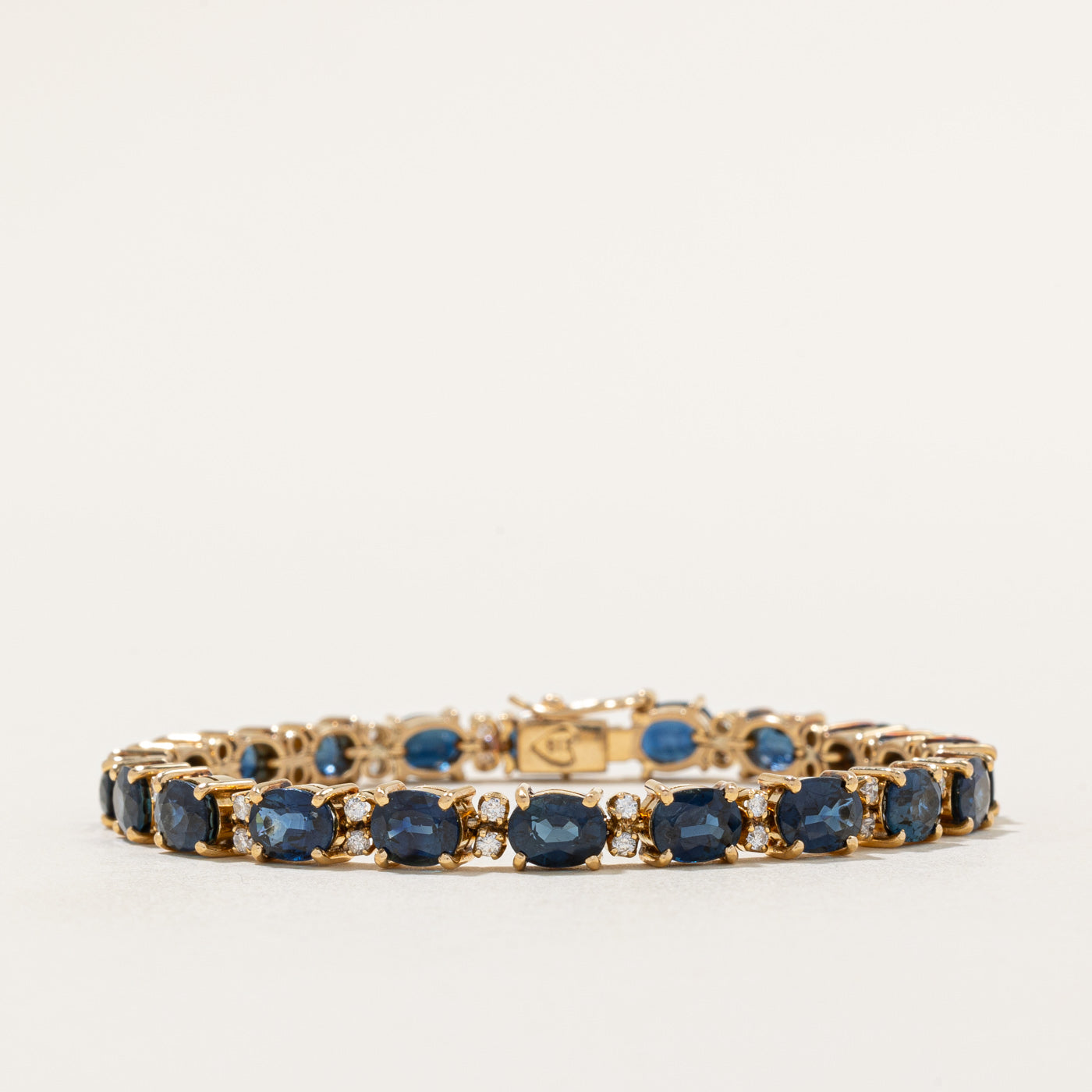 Bracelet tennis saphir et diamants | 8,00 ct, 0,48 ct | 15 cm |