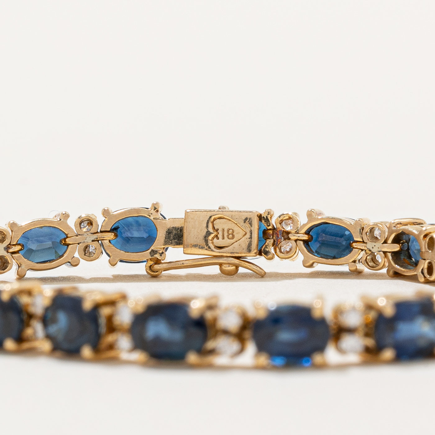 Bracelet tennis saphir et diamants | 8,00 ct, 0,48 ct | 15 cm |