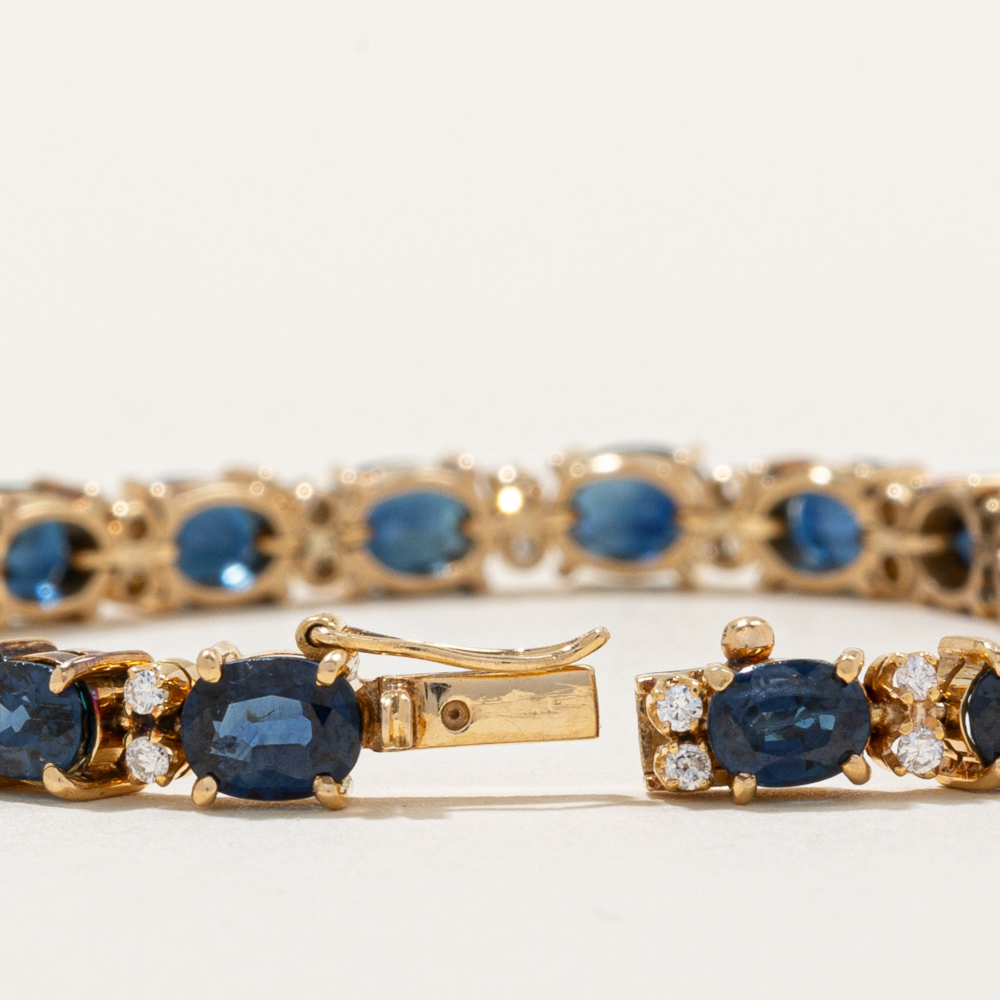 Bracelet tennis saphir et diamants | 8,00 ct, 0,48 ct | 15 cm |